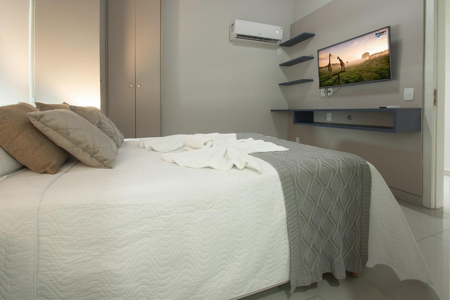 Pousada Praia Joao Fernandes Búzios Esterno foto A bedroom with a television